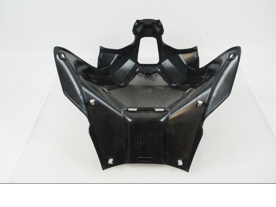 Snett nerifrån på Kåpor från en Honda ADV 750 -2017 motorcykel.