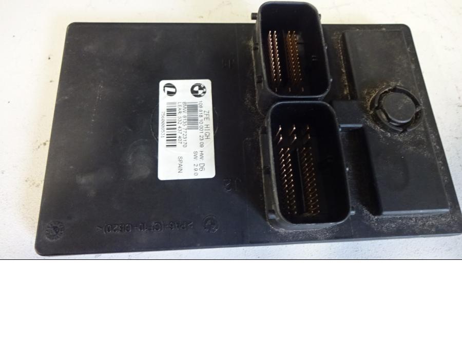 Framsidan på ZFE styrbox från en BMW K 1300 GT -2009 motorcykel.