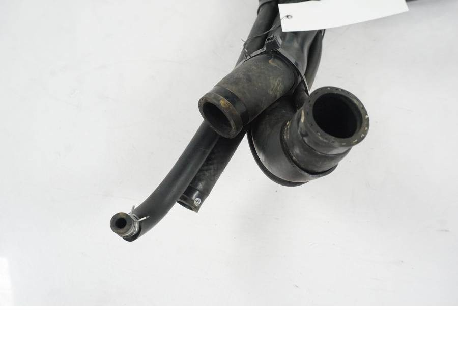 Snett uppifrån på Vattenkyl Slang Set från en Yamaha YZF 1000 R1 -2007 motorcykel.