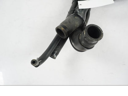 Snett uppifrån på Vattenkyl Slang Set från en Yamaha YZF 1000 R1 -2007 motorcykel.