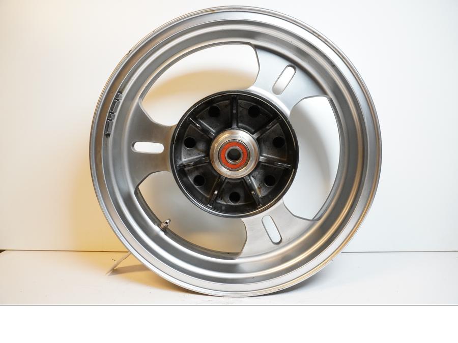 Extrabild1 på Fälg från en Kawasaki VN 1600 Mean Streak -2007 motorcykel.