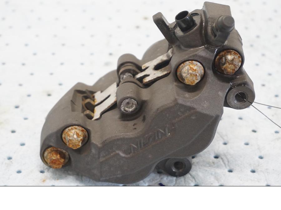 Framsidan på Bromsok från en Kawasaki Z 900 -2019 motorcykel.