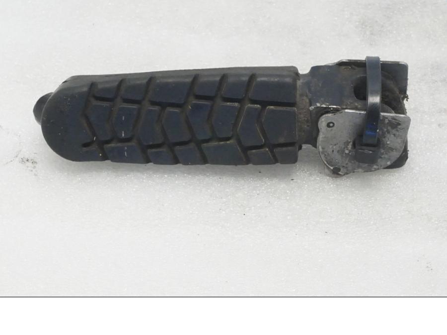 Framsidan på Fotpinne från en KTM 125 Duke -2015 motorcykel.