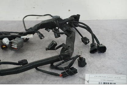 Baksidan på Kabelstam från en KTM 1290 Super Duke GT -2019 motorcykel.