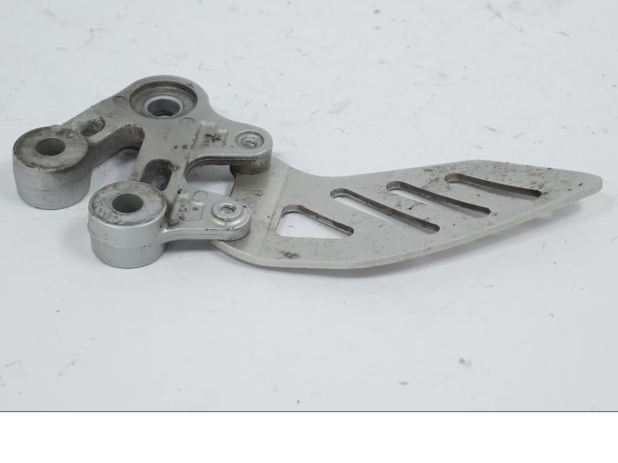 Snett uppifrån på Fotpinnefäste inre från en Suzuki GSX-R 1000 -2008 motorcykel.