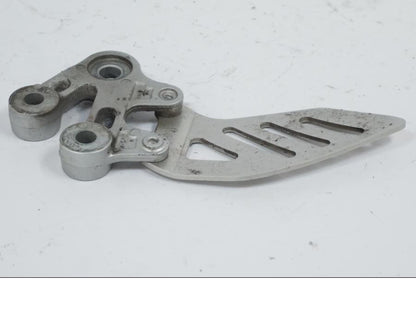 Snett uppifrån på Fotpinnefäste inre från en Suzuki GSX-R 1000 -2008 motorcykel.