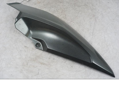 Höger sida på Bensintankskåpa från en BMW K 1600 GTL -2015 motorcykel.