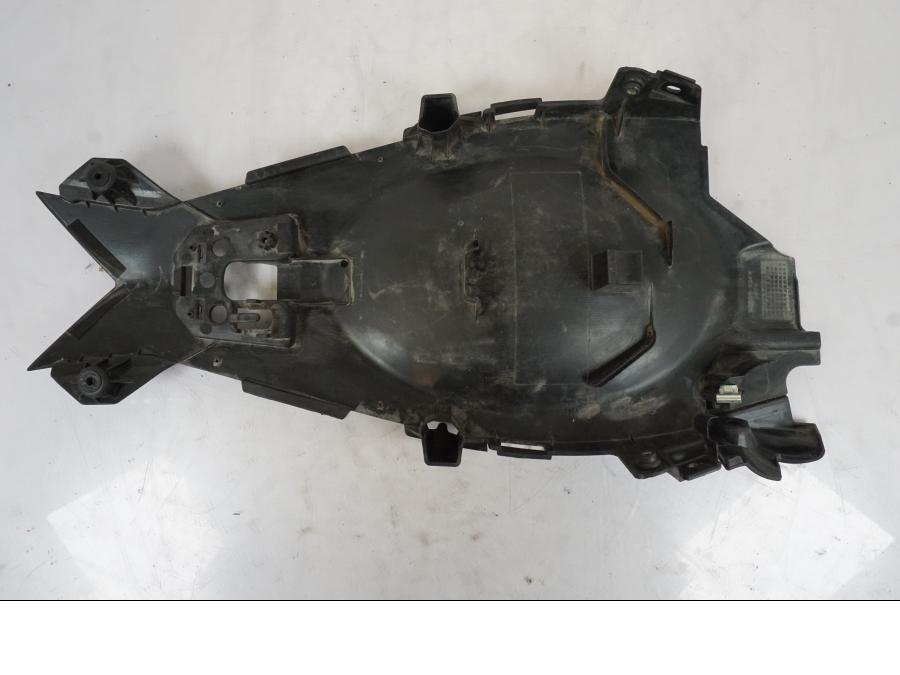 Vänster sida på Undertail från en Kawasaki ER-6N -2012 motorcykel.