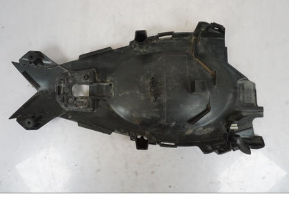 Vänster sida på Undertail från en Kawasaki ER-6N -2012 motorcykel.