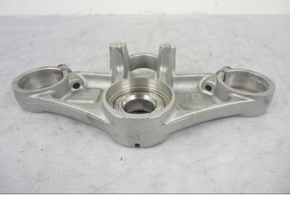 Snett nerifrån på Gaffelkrona från en Honda VTR 1000 F -1997 motorcykel.