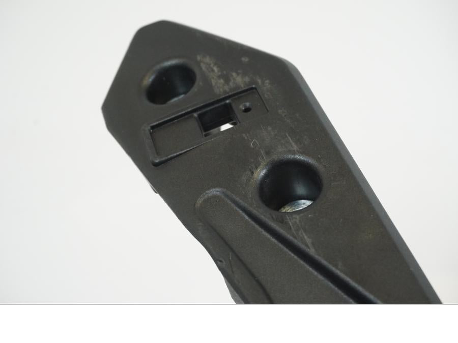 Höger sida på Väskhållare från en KTM 1190 Adventure -2013 motorcykel.