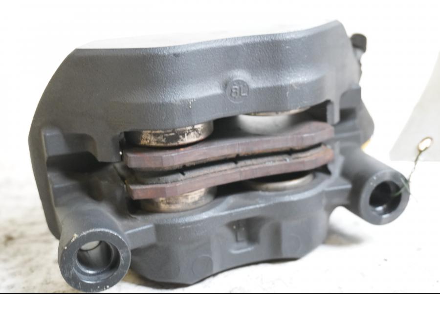 Höger sida på Bromsok från en Triumph Daytona 675 -2009 motorcykel.