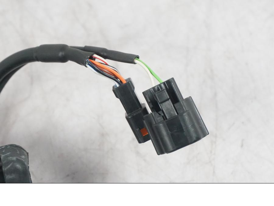 Baksidan på Anslutningsenhet från en KTM 1290 Super Duke R -2022 motorcykel.