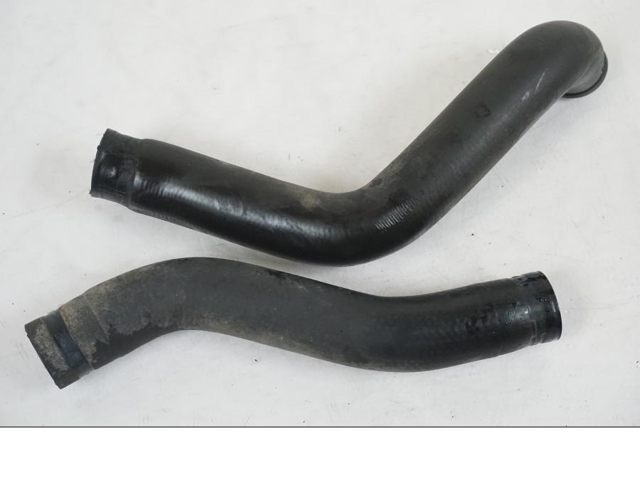 Framsidan på Vattenkyl Slang Set från en Husqvarna 701 SUPERMOTO ABS -2016 motorcykel.