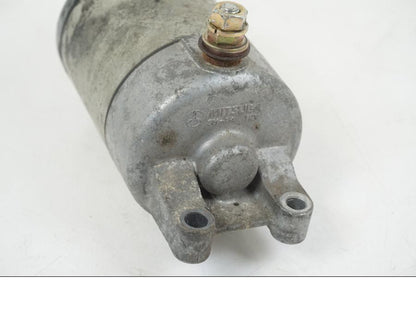 Vänster sida på Startmotor från en Suzuki GSX-R 750 -2001 motorcykel.