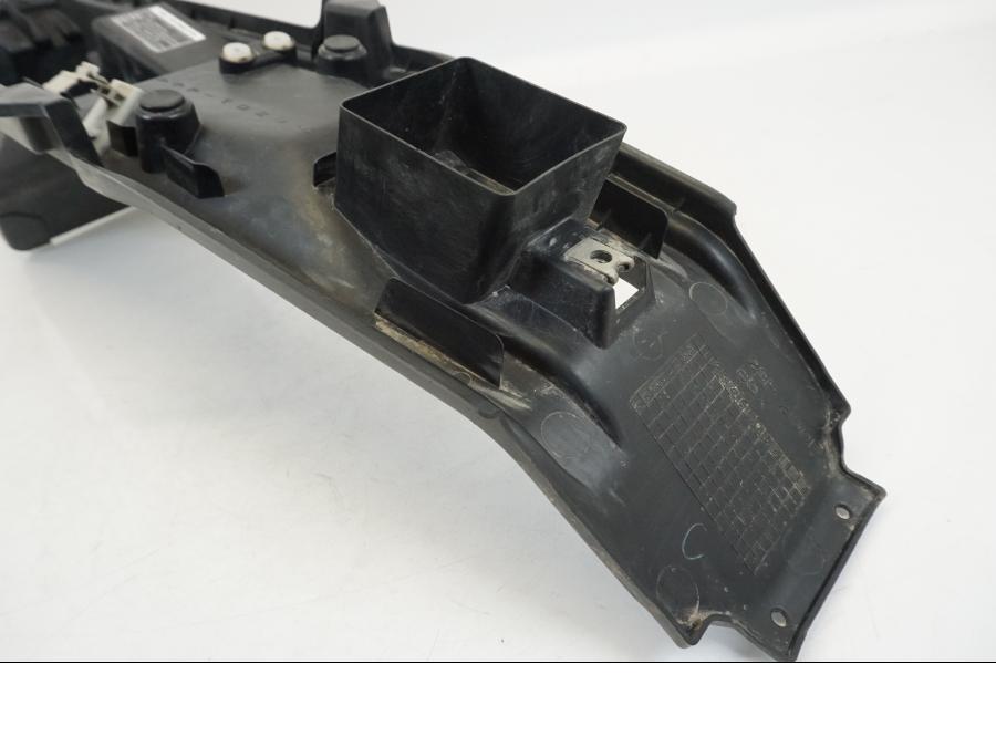 Vänster sida på Undertail från en Yamaha XT 1200 A -2010 motorcykel.