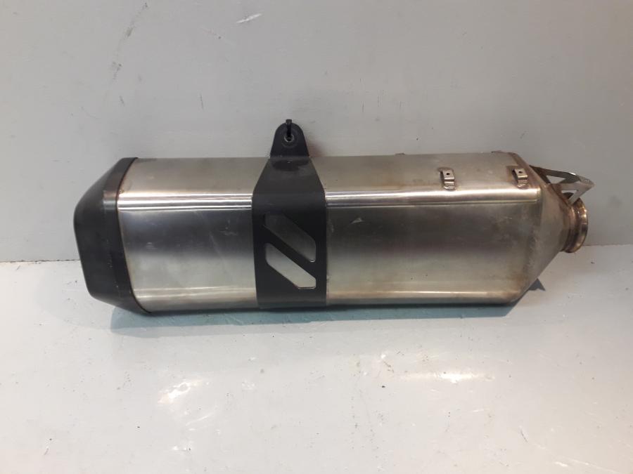 Framsidan på Ljuddämpare från en KTM 1190 Adventure -2014 motorcykel.