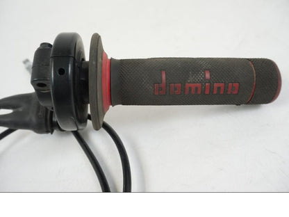 Snett uppifrån på Gasreglage från en AJP PR7 -2021 motorcykel.