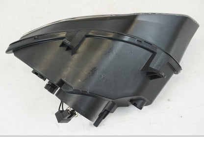 Snett nerifrån på Strålkastare från en BMW S 1000 XR -2015 motorcykel.