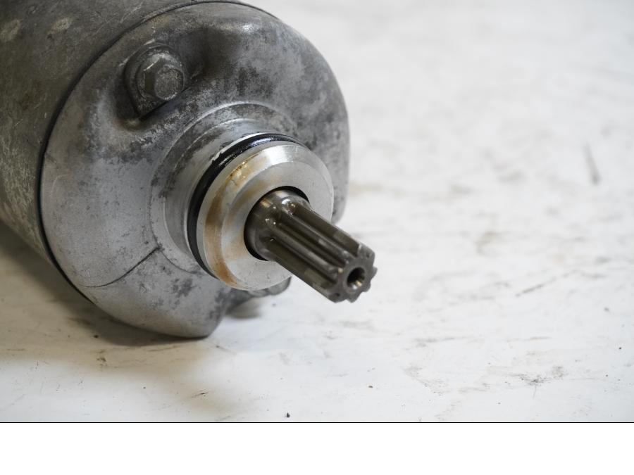 Baksidan på Startmotor från en Yamaha XJ 600 Diversion -1992 motorcykel.