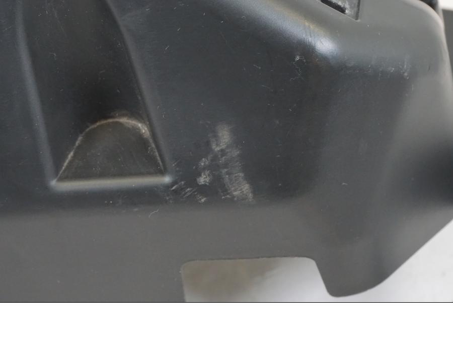 Snett uppifrån på Batterihållare från en Yamaha WR 125 -2011 motorcykel.