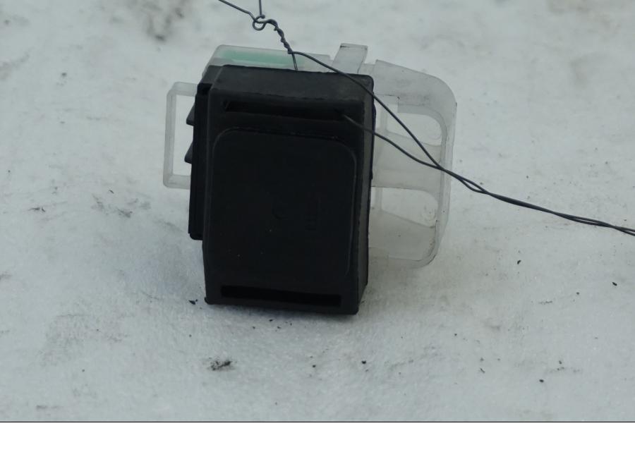 Baksidan på Startrelä från en Suzuki DL 1000 -2016 motorcykel.