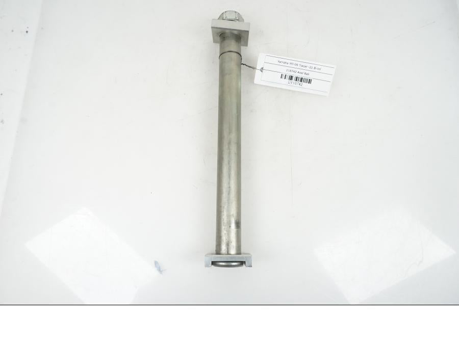 Framsidan på Axel från en Yamaha MT-09 Tracer -2021 motorcykel.