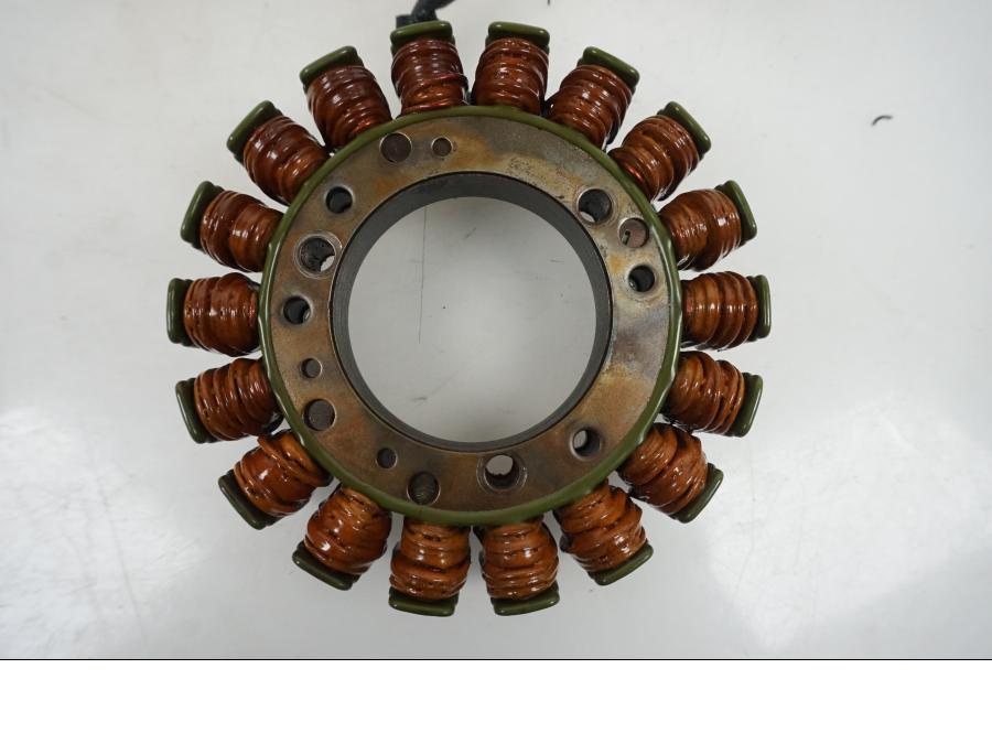 Baksidan på Generator från en Kawasaki VN 1500 -1996 motorcykel.