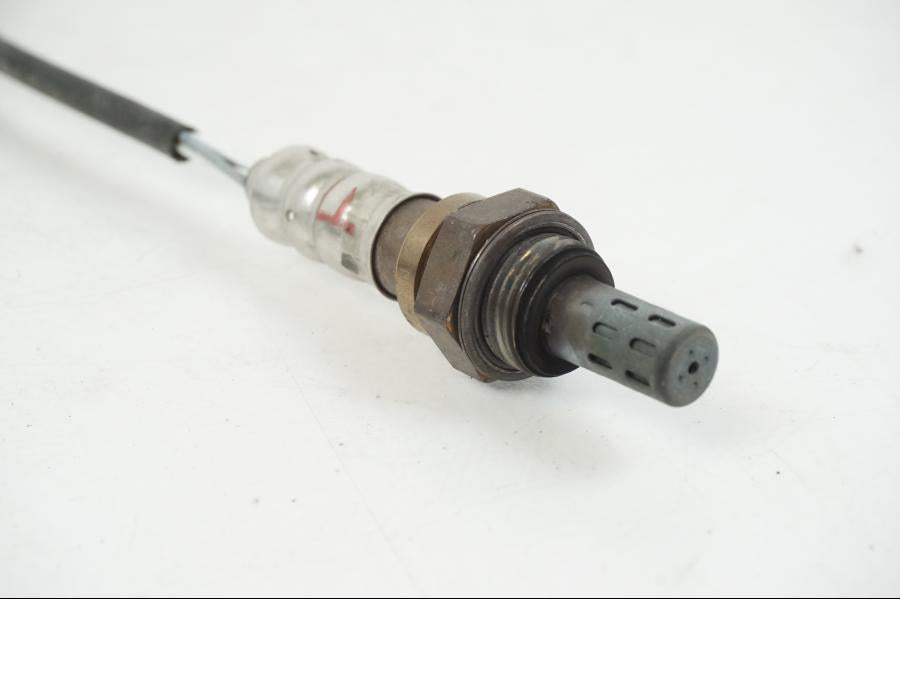 Vänster sida på Lambdasond från en KTM 990 SM -2009 motorcykel.