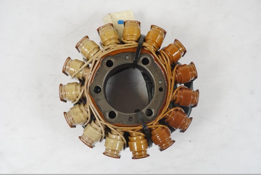 Snett uppifrån på Generator från en Kawasaki ZZ-R 1400 -2009 motorcykel.