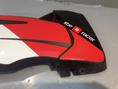 Vänster sida på Magkåpa från en Aprilia RS 125 -2017 motorcykel.