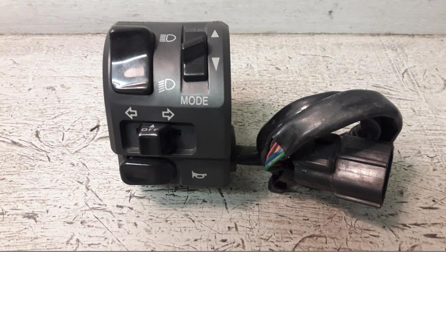 Framsidan på Styrelreglage från en Ducati 848 -2010 motorcykel.