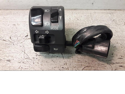 Framsidan på Styrelreglage från en Ducati 848 -2010 motorcykel.