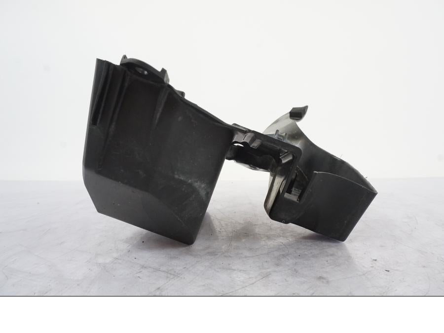 Snett uppifrån på Batterihållare från en Kawasaki ER-6N -2012 motorcykel.