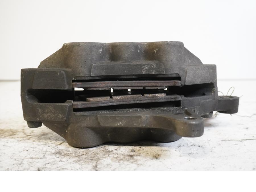 Höger sida på Bromsok från en Kawasaki ZX-6R -2002 motorcykel.