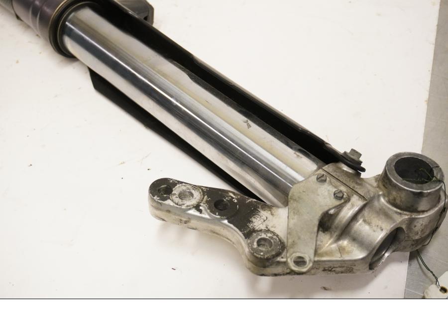 Baksidan på Gaffelben från en KTM 625 SMC -2005 motorcykel.