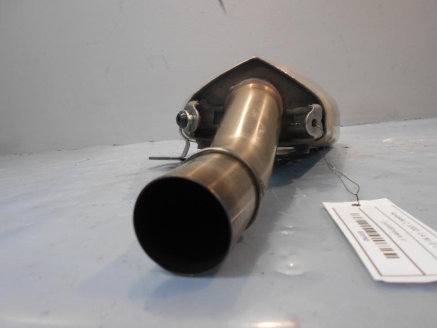 Höger sida på Ljuddämpare från en Kawasaki Z 1000 -2014 motorcykel.