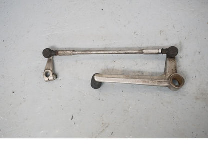 Baksidan på Växelpedal från en Honda CBR 900 RR -1996 motorcykel.