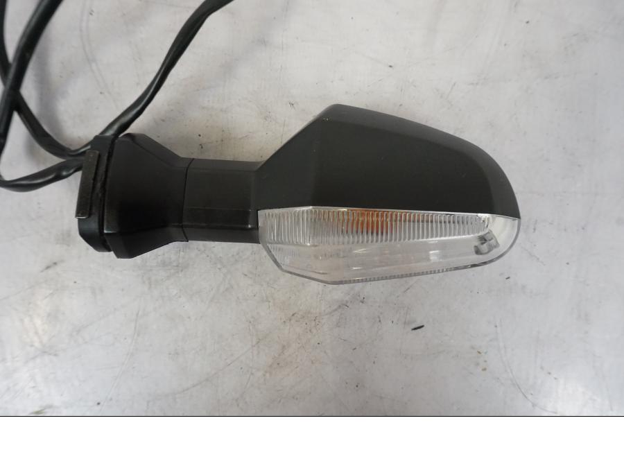 Baksidan på Blinkers från en Kawasaki Z 800 -2014 motorcykel.