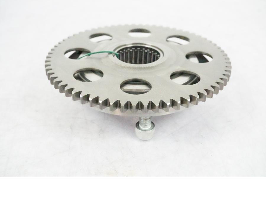 Snett nerifrån på Startkopplingsdrev från en BMW F 800 GS -2009 motorcykel.