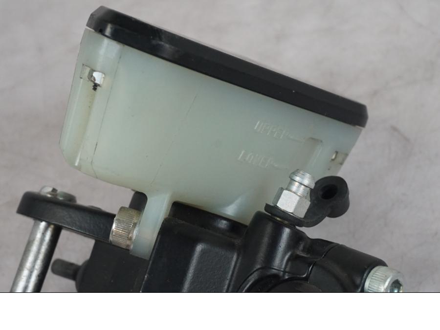 Baksidan på Bromshuvudcylinder från en Kawasaki GTR 1400 -2008 motorcykel.