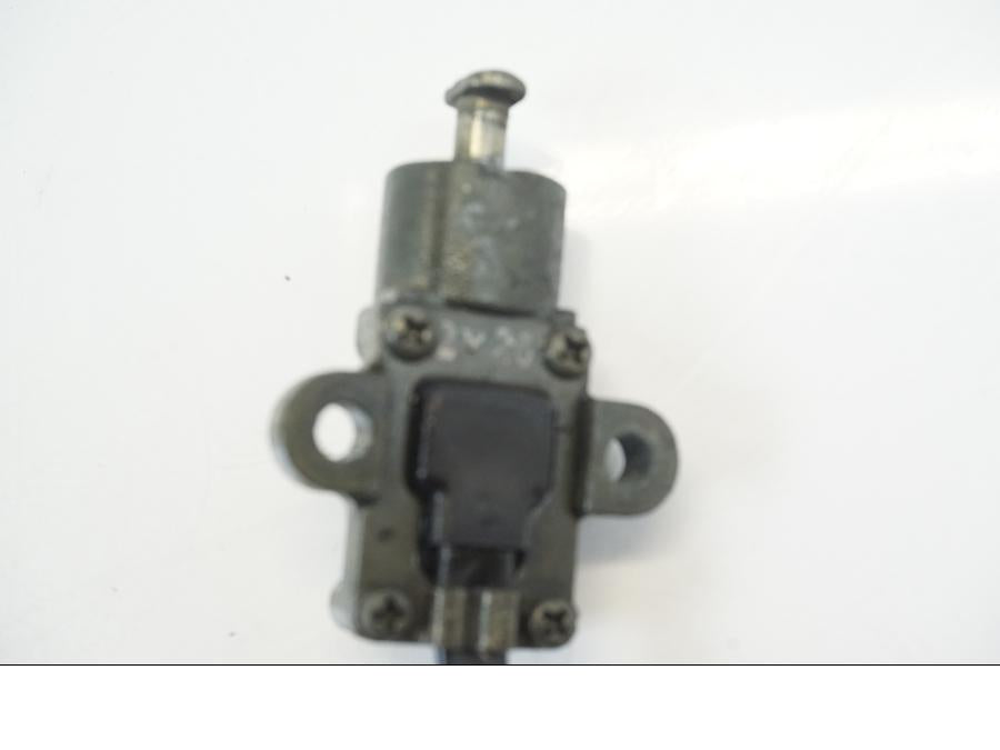 Baksidan på Sidostödsbrytare från en Yamaha XVS 1100 -2003 motorcykel.