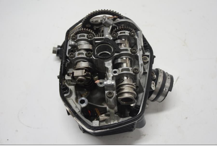 Baksidan på Topplock från en BMW R 1250 GS -2019 motorcykel.