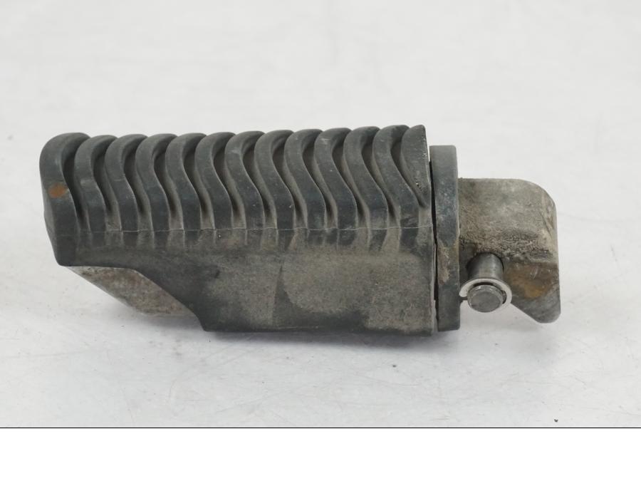 Baksidan på Fotpinne från en BMW F 800 GS -2008 motorcykel.