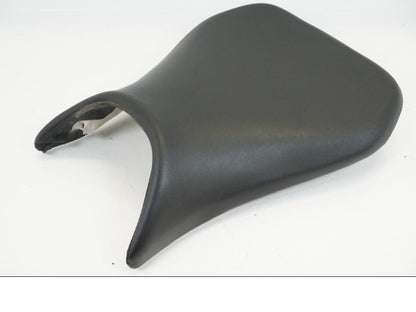 Baksidan på Sadel från en Yamaha YZF R6 -1999 motorcykel.