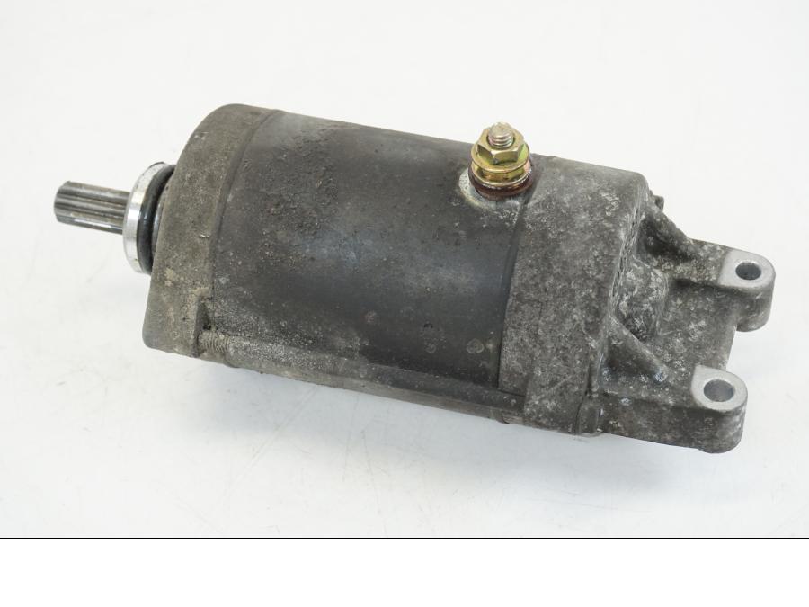 Snett uppifrån på Startmotor från en Honda XL 1000 V -1999 motorcykel.