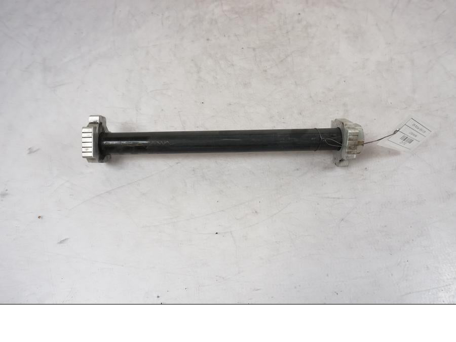 Framsidan på Axel från en KTM 790 Duke -2018 motorcykel.