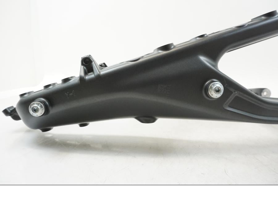 Snett nerifrån på Bakram från en Yamaha MT-09 -2021 motorcykel.