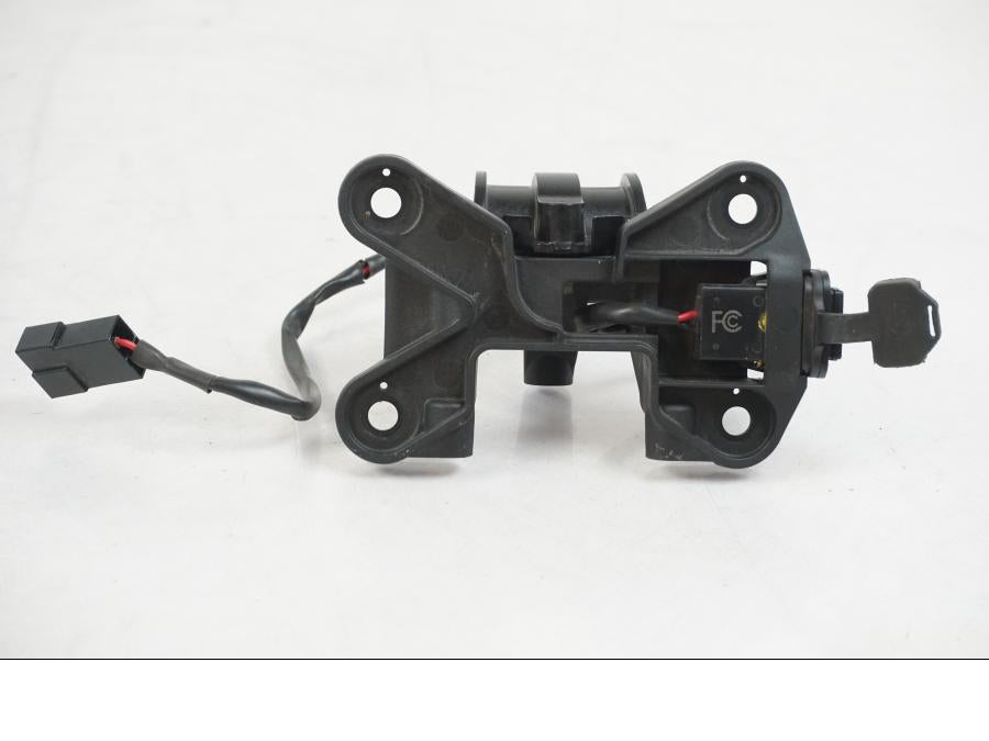 Extrabild3 på Instrumentpanelsfäste från en KTM 1290 Super Duke R -2022 motorcykel.