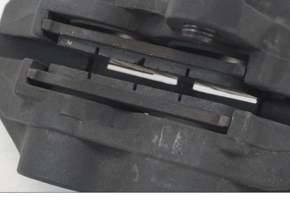 Snett uppifrån på Bromsok från en Triumph TT 600 -2002 motorcykel.